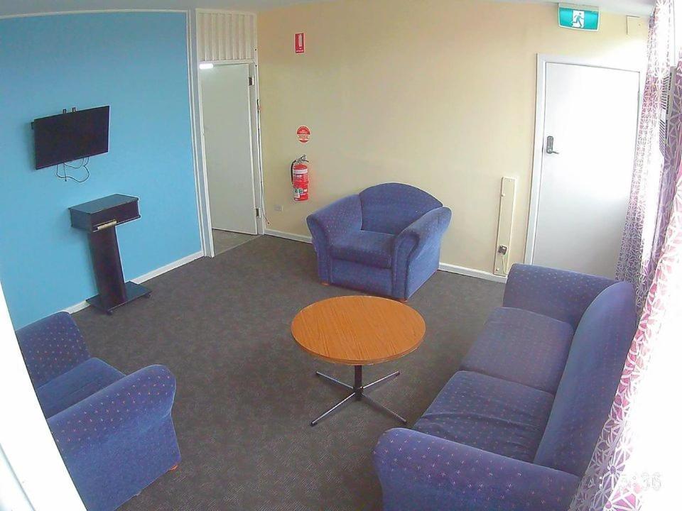 ווארנאמבול Turn-In Motel מראה חיצוני תמונה