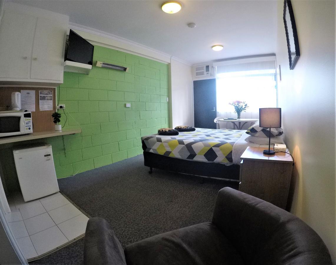 ווארנאמבול Turn-In Motel מראה חיצוני תמונה