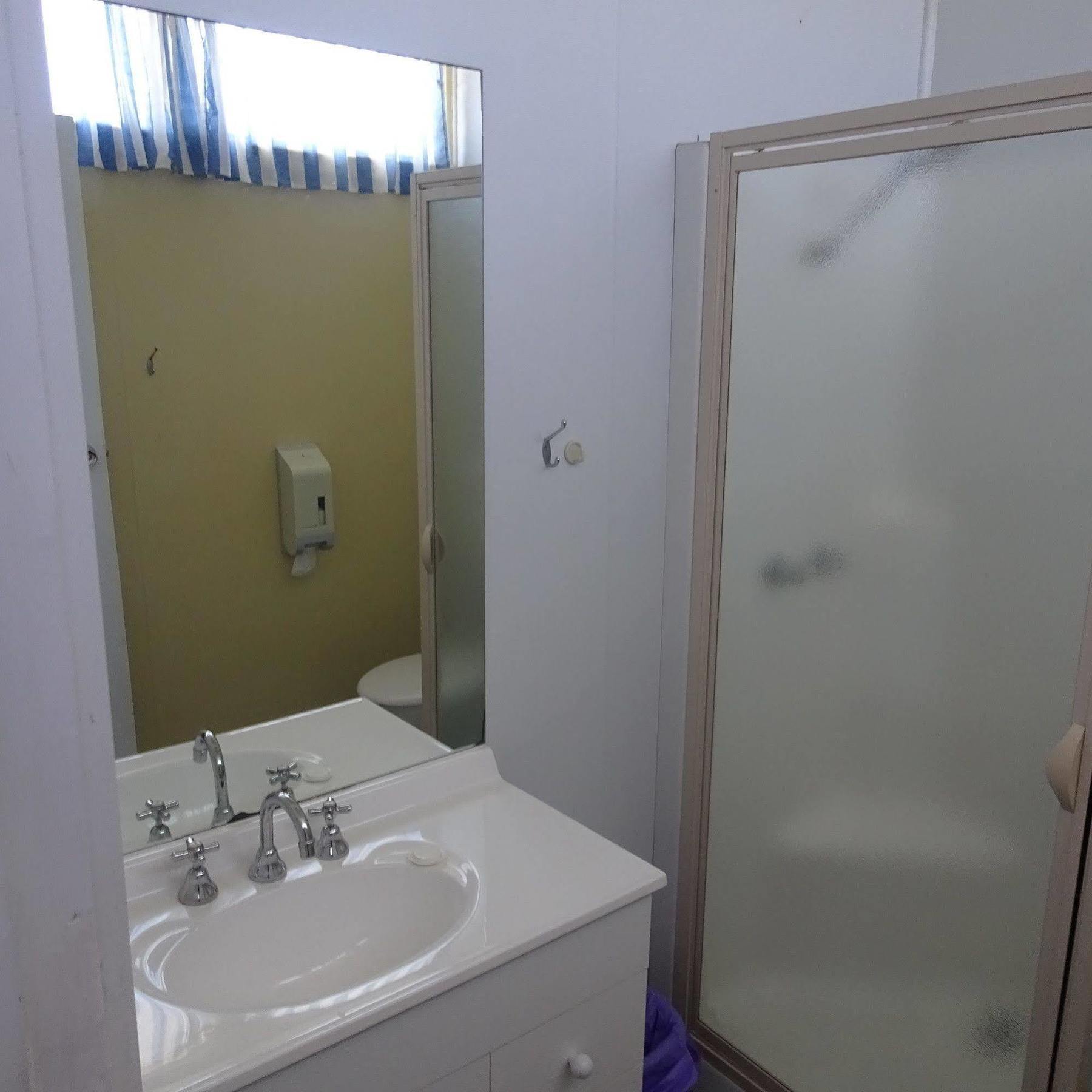 ווארנאמבול Turn-In Motel מראה חיצוני תמונה