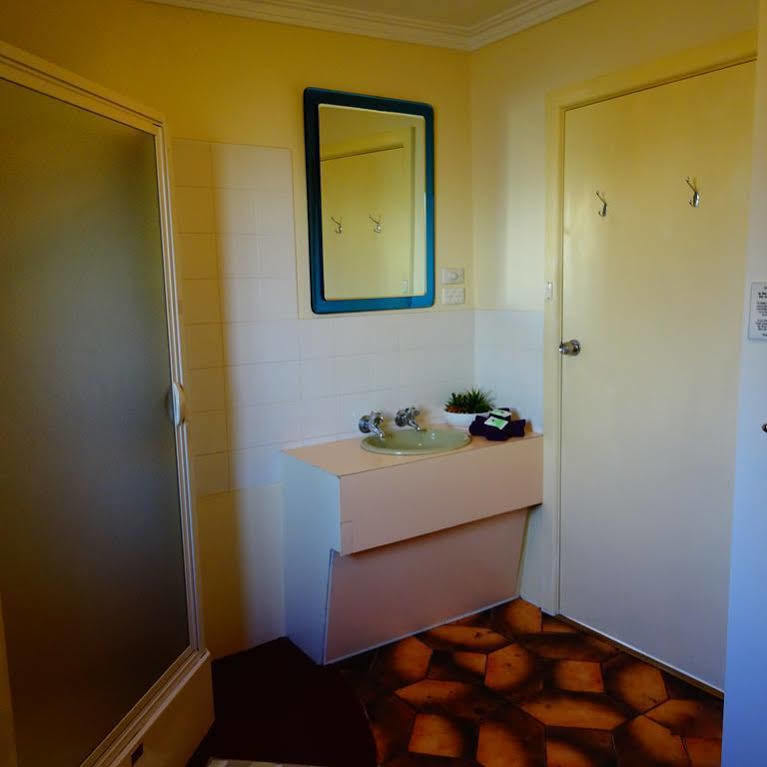 ווארנאמבול Turn-In Motel מראה חיצוני תמונה