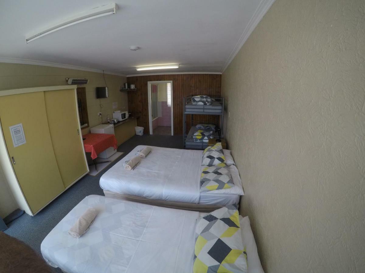 ווארנאמבול Turn-In Motel מראה חיצוני תמונה